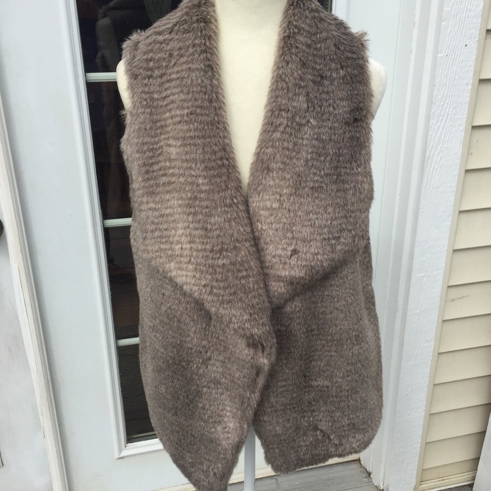 Maurices Faux Fur Vest. size L